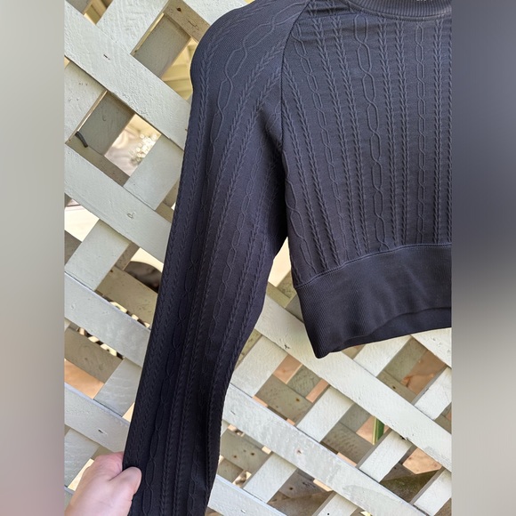 Alo Yoga long sleeve top - Picture 3 of 4